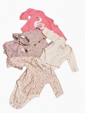 2 for $20🔥 3-6M Baby Clothing Lot in Pink & White